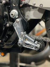 Load image into Gallery viewer, 2018-Current Softails Spreading Eagle Tension Reliever
