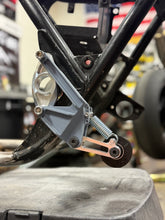 Load image into Gallery viewer, FXR / 08 earlier Bagger
